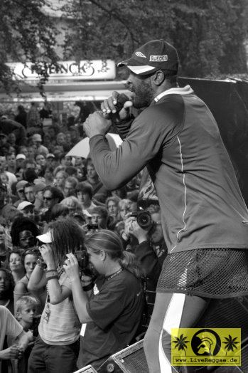 Eek-A-Mouse (Jam) with The Dubline Band 12. Reggae Jam Festival - Bersenbrueck 13. August 2006 (15).jpg